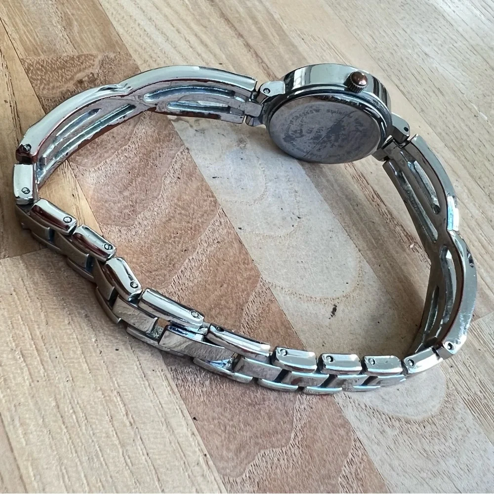 Kim rogers ladies silver tone fashion bracelet watch NEW BATTERY